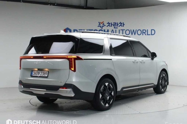 2025 Kia Carnival с пробегом 10 000 км