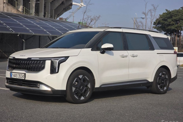 2024 Kia Carnival с пробегом 4 941 км