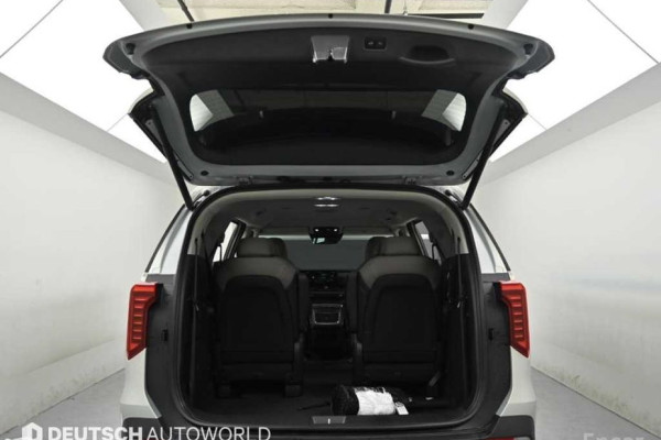 2025 Kia Carnival с пробегом 10 000 км