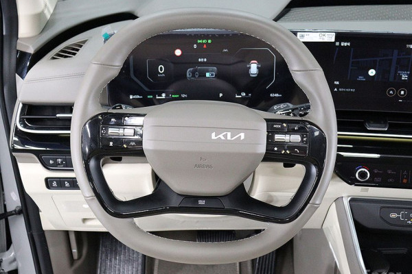 2025 Kia Carnival с пробегом 6 246 км