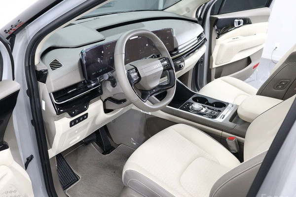 2025 Kia Carnival с пробегом 6 246 км
