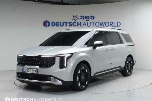 2025 Kia Carnival с пробегом 10 000 км