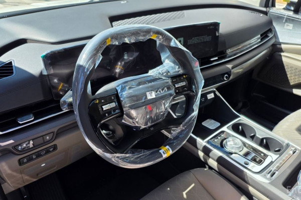 2026 Kia Carnival с пробегом 27 км