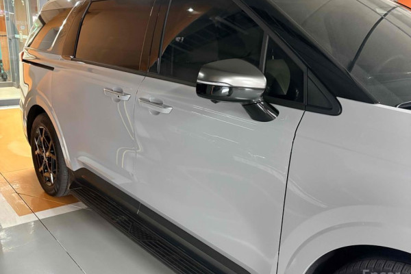 2025 Kia Carnival с пробегом 4 200 км