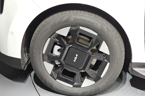 2025 Kia Carnival с пробегом 20 км