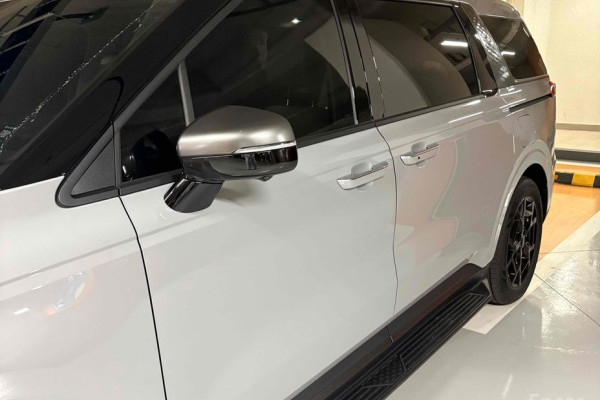 2025 Kia Carnival с пробегом 4 200 км