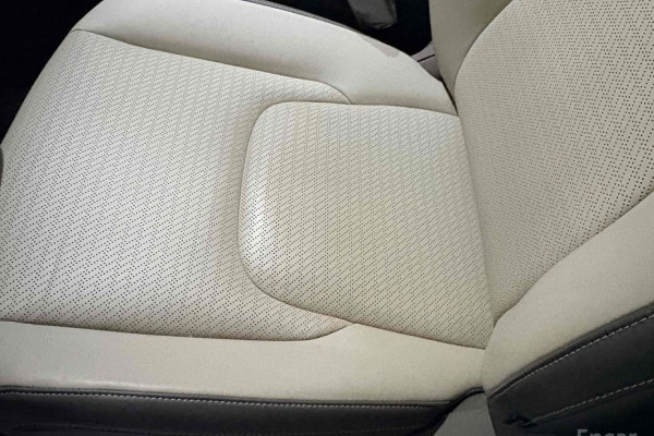 2025 Kia Carnival с пробегом 4 200 км