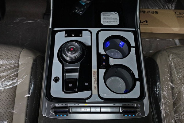 2025 Kia Carnival с пробегом 20 км