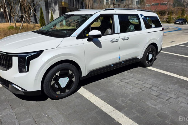 2026 Kia Carnival с пробегом 27 км