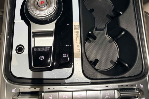 2025 Kia Carnival с пробегом 4 200 км