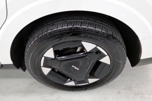 2024 Kia Carnival с пробегом 63 000 км