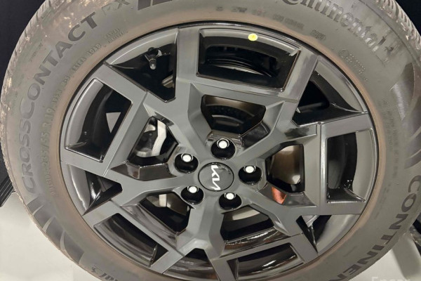 2025 Kia Carnival с пробегом 4 200 км