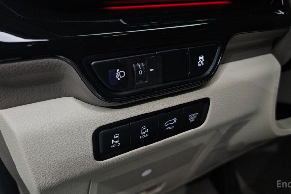 2025 Kia Carnival с пробегом 20 км