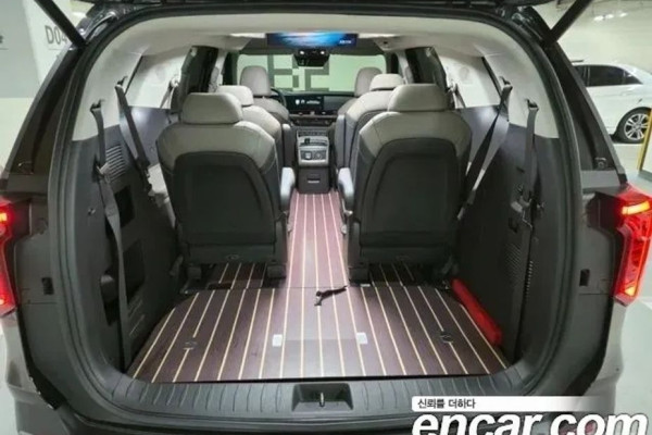 2025 Kia Carnival с пробегом 13 106 км