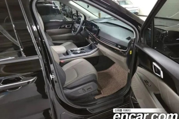 2025 Kia Carnival с пробегом 13 106 км