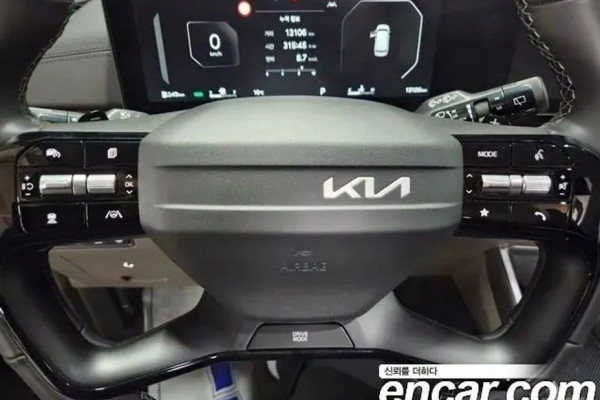 2025 Kia Carnival с пробегом 13 106 км