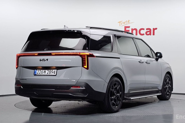 2025 Kia Carnival с пробегом 10 957 км