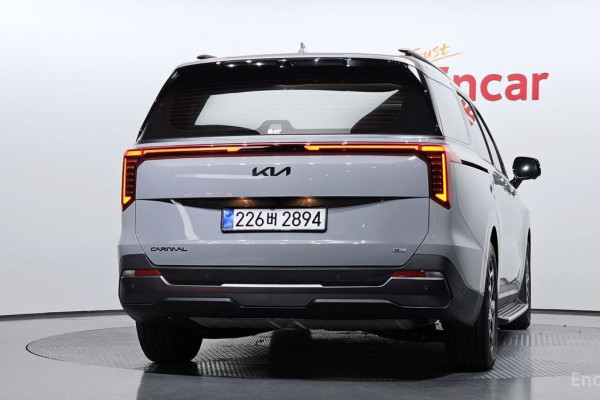 2025 Kia Carnival с пробегом 10 957 км