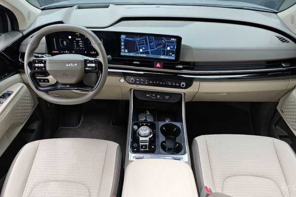 2025 Kia Carnival с пробегом 10 957 км