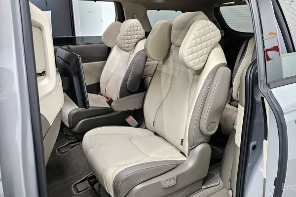 2025 Kia Carnival с пробегом 10 957 км