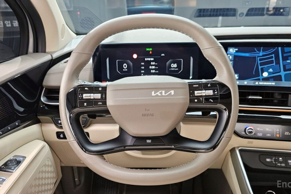 2025 Kia Carnival с пробегом 10 957 км