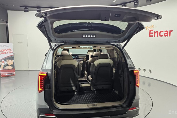 2025 Kia Carnival с пробегом 10 957 км