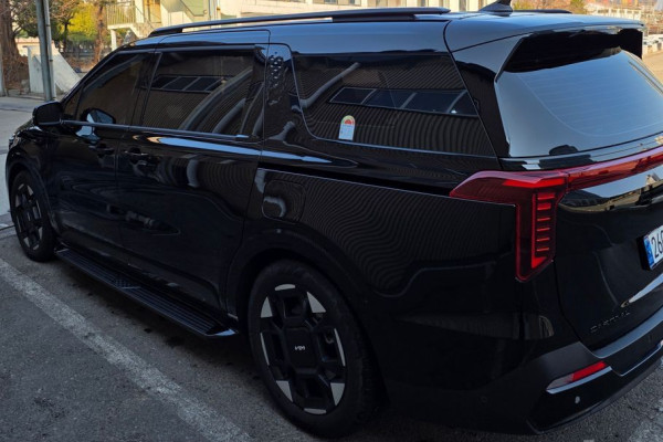 2025 Kia Carnival с пробегом 2 979 км