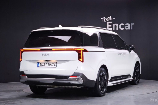 2025 Kia Carnival с пробегом 4 740 км