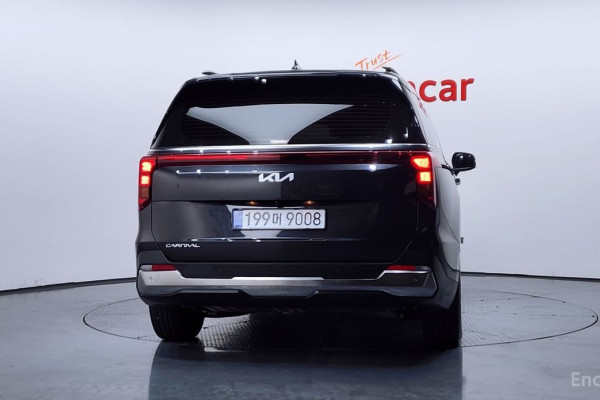 2025 Kia Carnival с пробегом 7 950 км