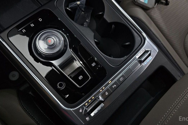 2025 Kia Carnival с пробегом 4 740 км