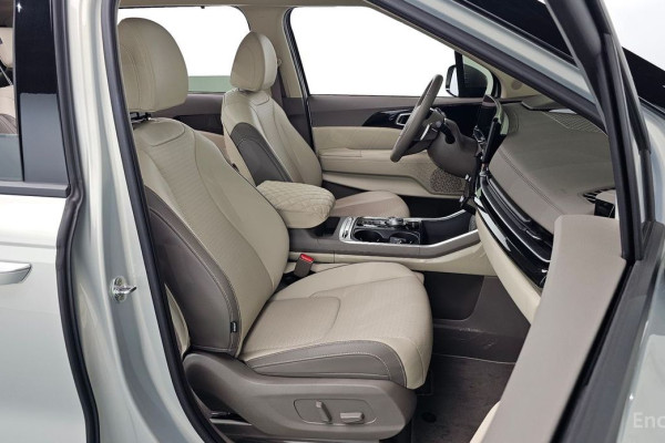 2024 Kia Carnival с пробегом 8 678 км