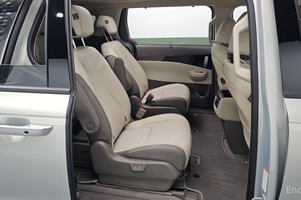 2024 Kia Carnival с пробегом 8 678 км