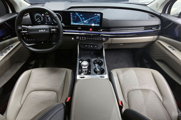 2025 Kia Carnival с пробегом 4 740 км