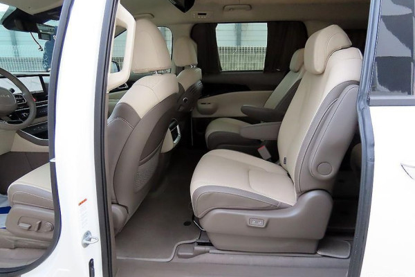 2024 Kia Carnival с пробегом 6 257 км