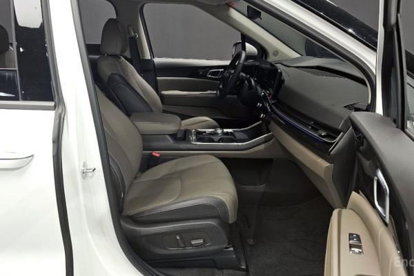 2025 Kia Carnival с пробегом 4 740 км