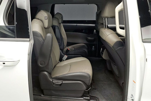 2025 Kia Carnival с пробегом 4 740 км