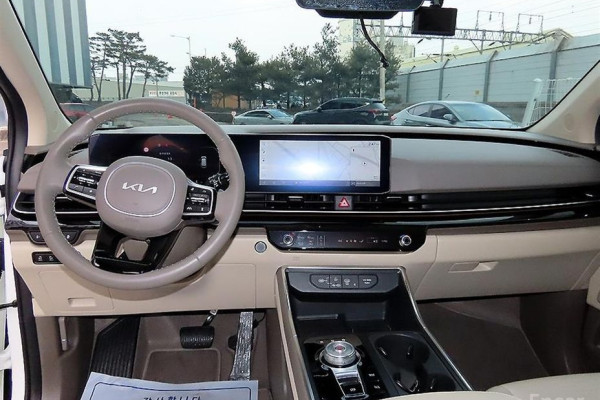 2024 Kia Carnival с пробегом 6 257 км