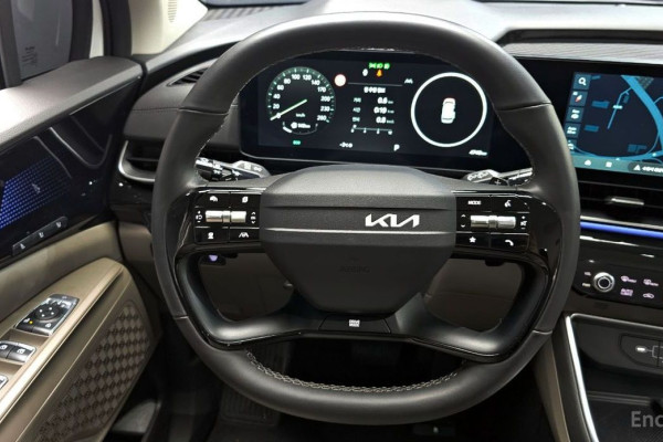 2025 Kia Carnival с пробегом 4 740 км