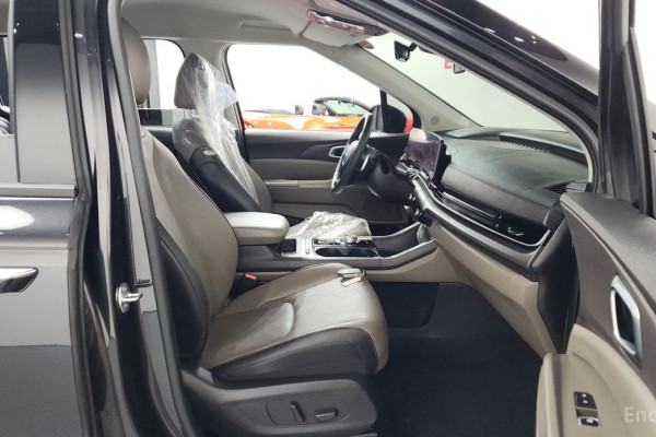 2025 Kia Carnival с пробегом 7 950 км