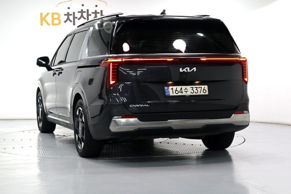 2024 Kia Carnival с пробегом 18 000 км