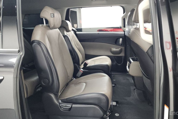 2025 Kia Carnival с пробегом 7 950 км