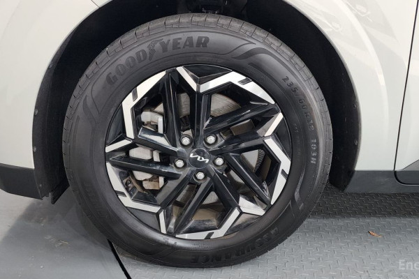 2024 Kia Carnival с пробегом 19 916 км