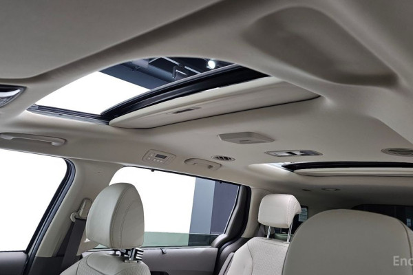 2024 Kia Carnival с пробегом 8 678 км