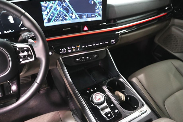 2024 Kia Carnival с пробегом 18 000 км