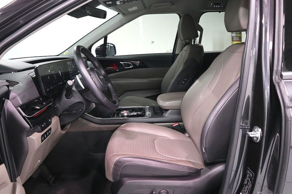 2024 Kia Carnival с пробегом 18 000 км