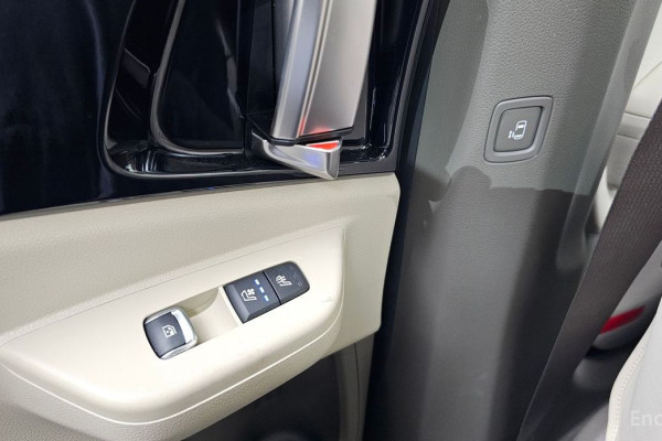 2024 Kia Carnival с пробегом 8 678 км