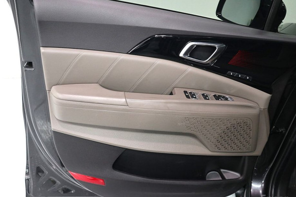 2024 Kia Carnival с пробегом 18 000 км