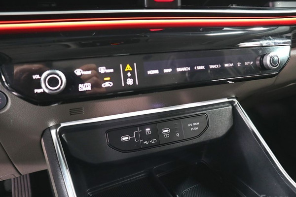 2024 Kia Carnival с пробегом 18 000 км