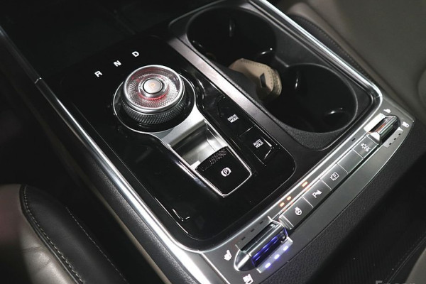 2024 Kia Carnival с пробегом 18 000 км