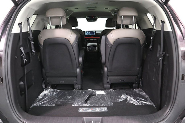 2024 Kia Carnival с пробегом 18 000 км